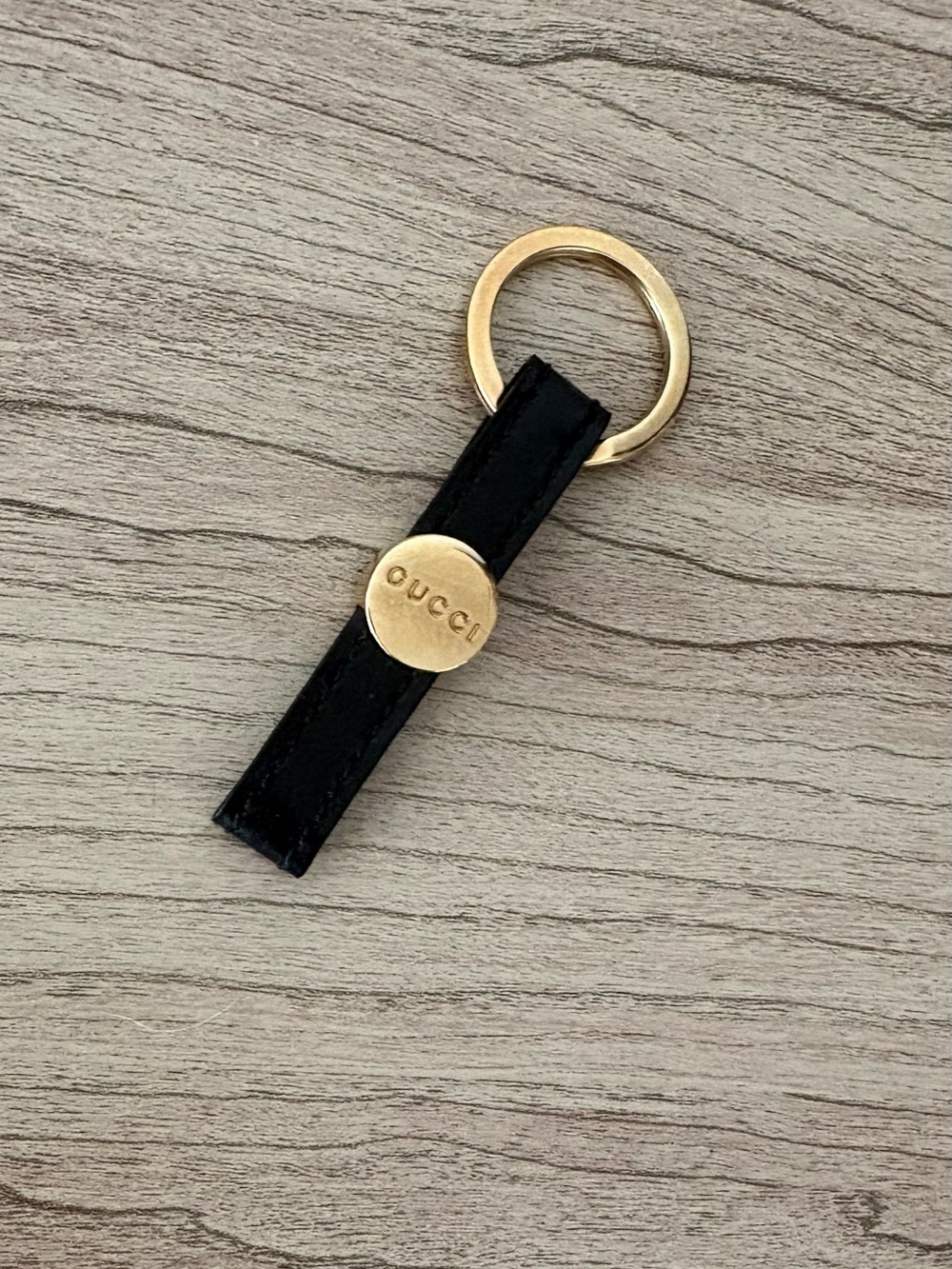 Gucci Black Leather Key Ring with Gold Logo Disc - Picture 2 of 5